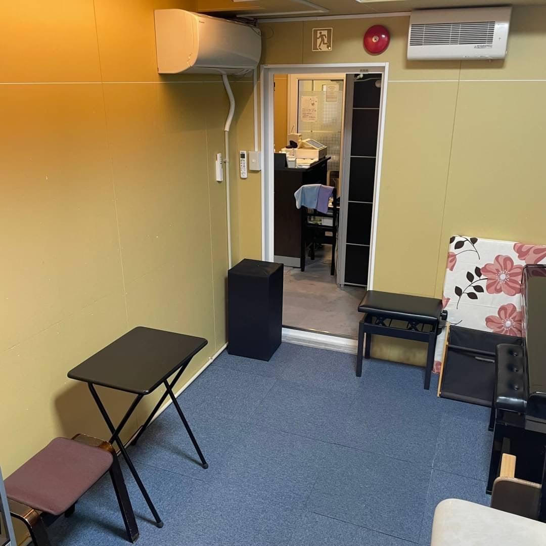 椿音楽教室 ピアノ練習室 ぽこ四条の写真