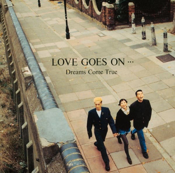 DREAMS COME TRUE『LOVE GOES ON…』のジャケット